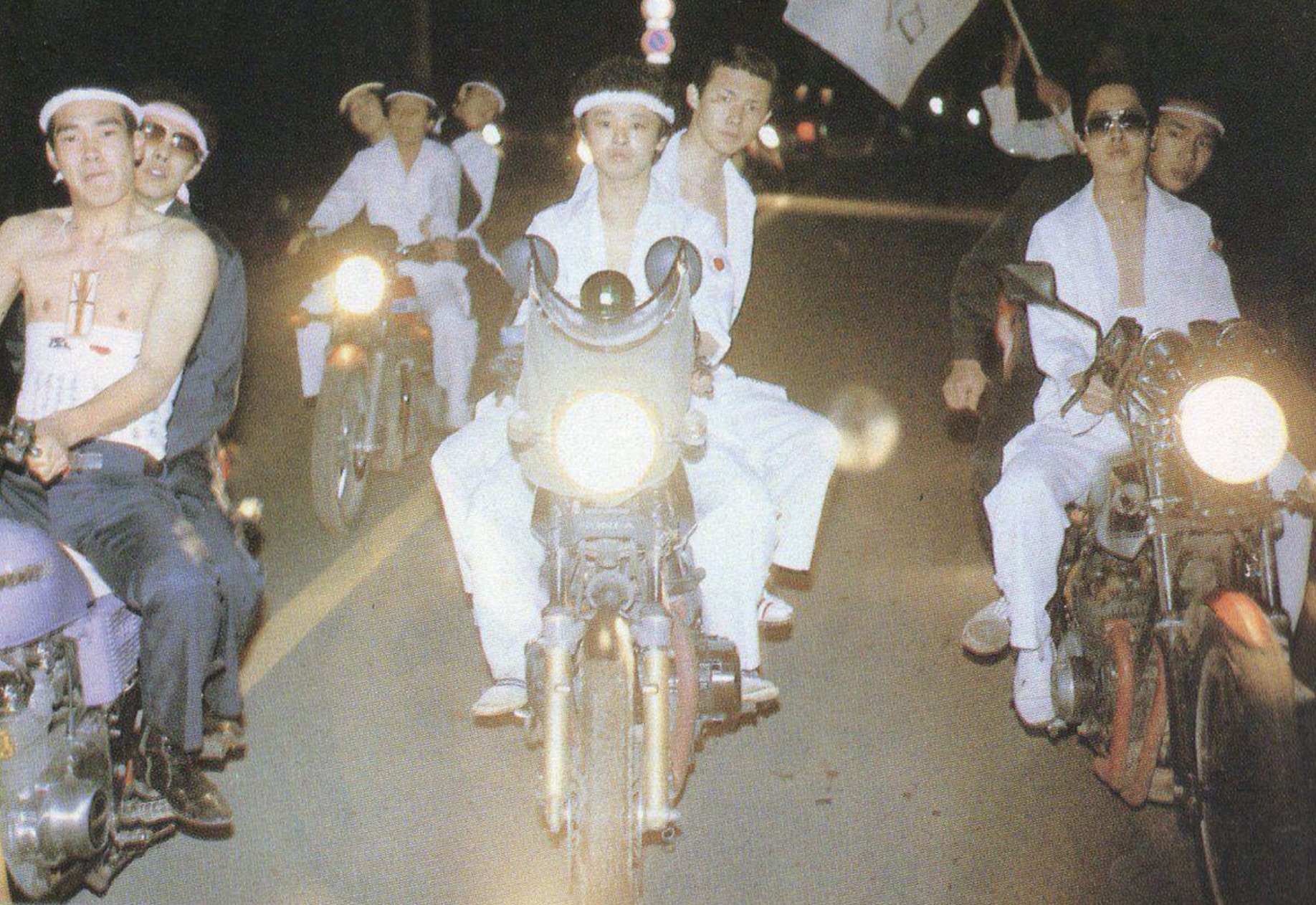 Bōsōzoku night ride. 